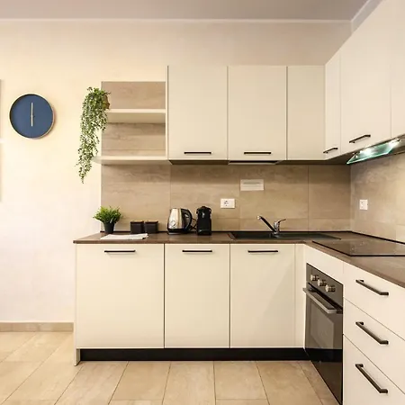 Апартаменты Goito Luxury Apartment, In The Historical Center