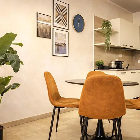 Апартаменты Goito Luxury Apartment, In The Historical Center *