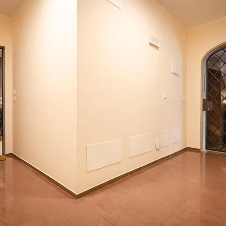 Апартаменты Goito Luxury Apartment, In The Historical Center *