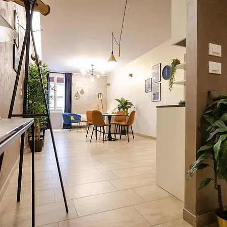 Goito Luxury Apartment, In The Historical Center Apartment